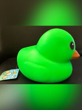 SUNNY DAYS TRENDING LAFFY QUACKS BRIGHT GREEN JUMBO SOFT SQUISHY  DUCK  NWT